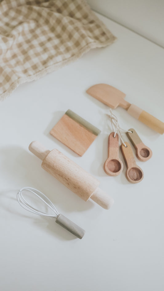 The Baking Utensil Set