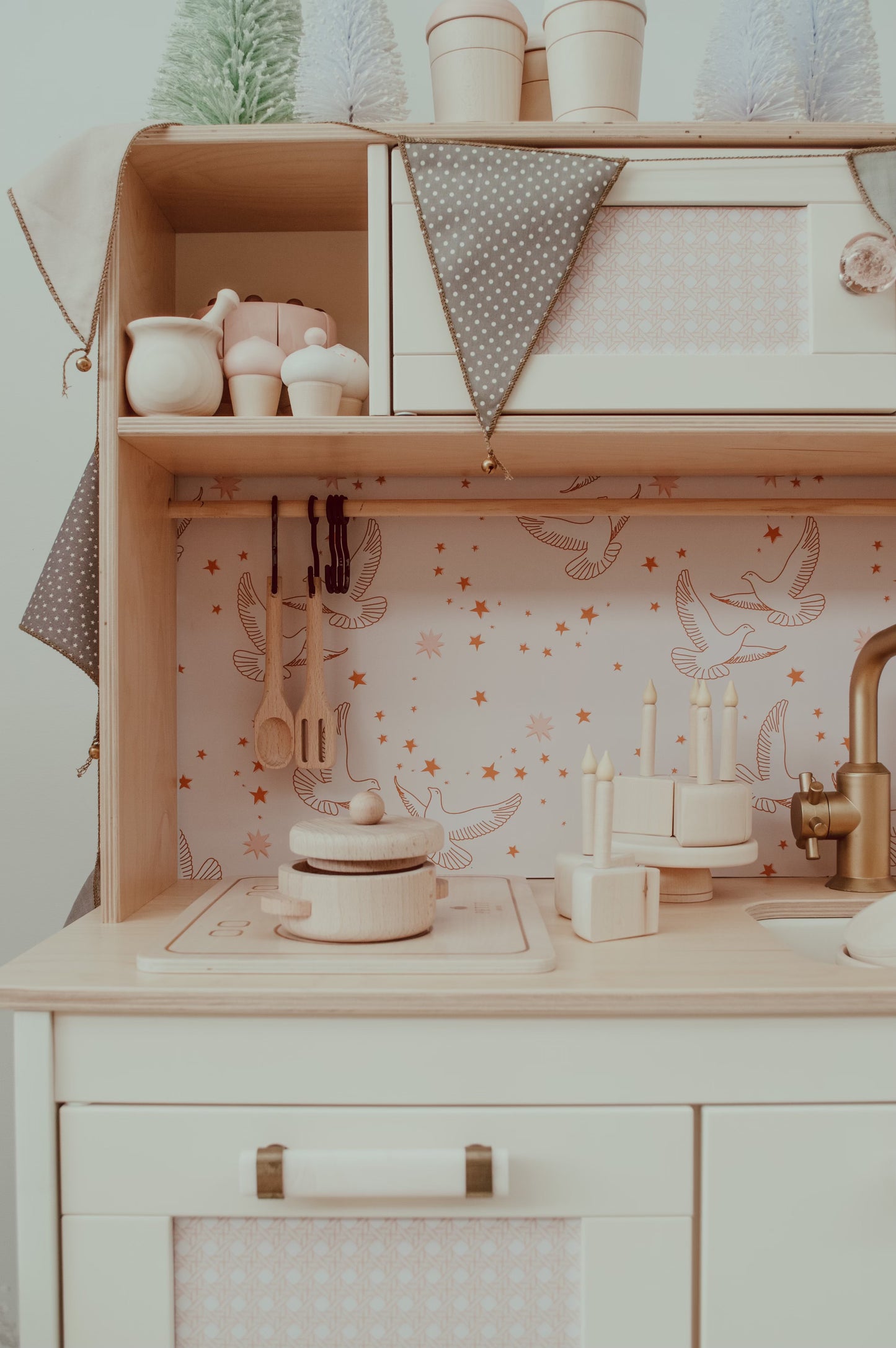 Rattan Coverage Wallpaper