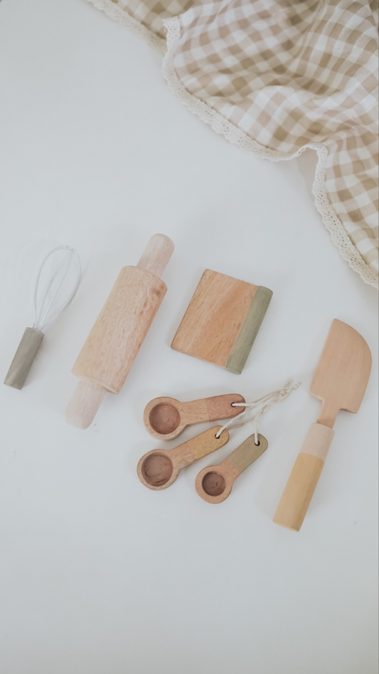 The Baking Utensil Set