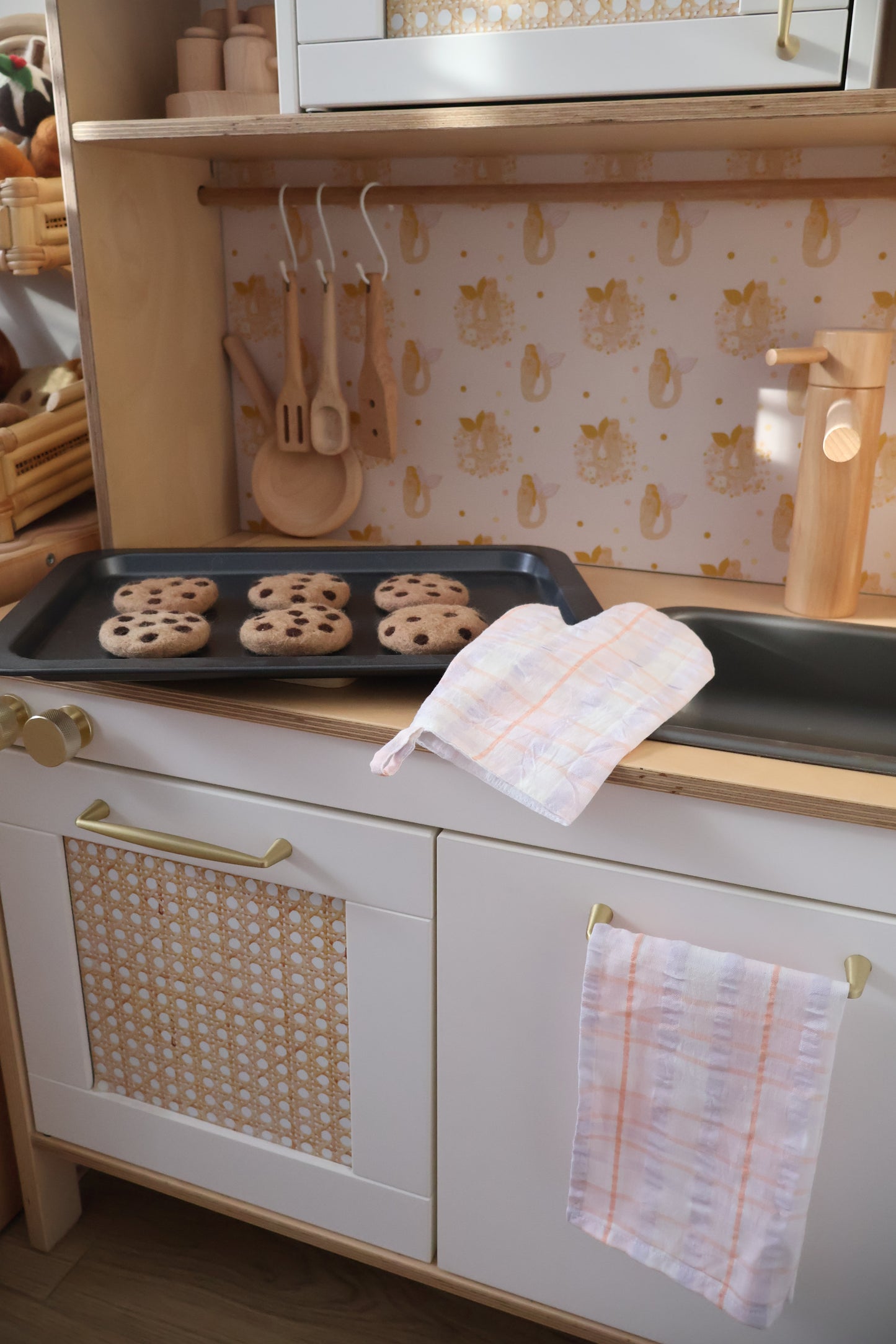 Lilac Picnic Oven Mitt & Tea Towel