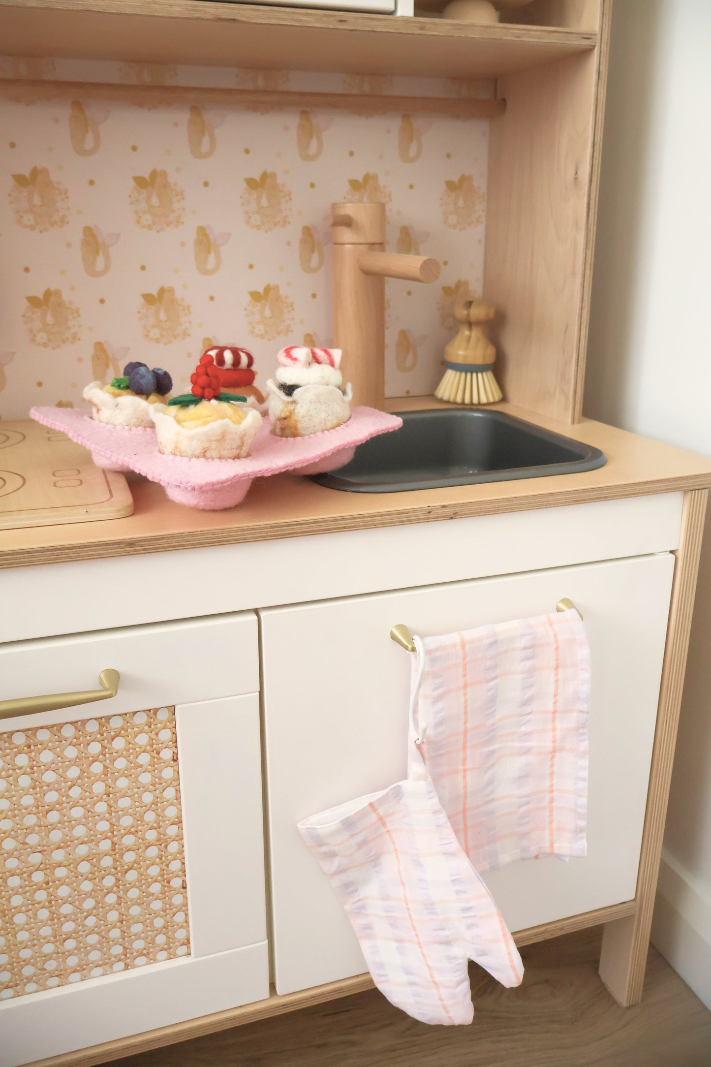 Lilac Picnic Oven Mitt & Tea Towel