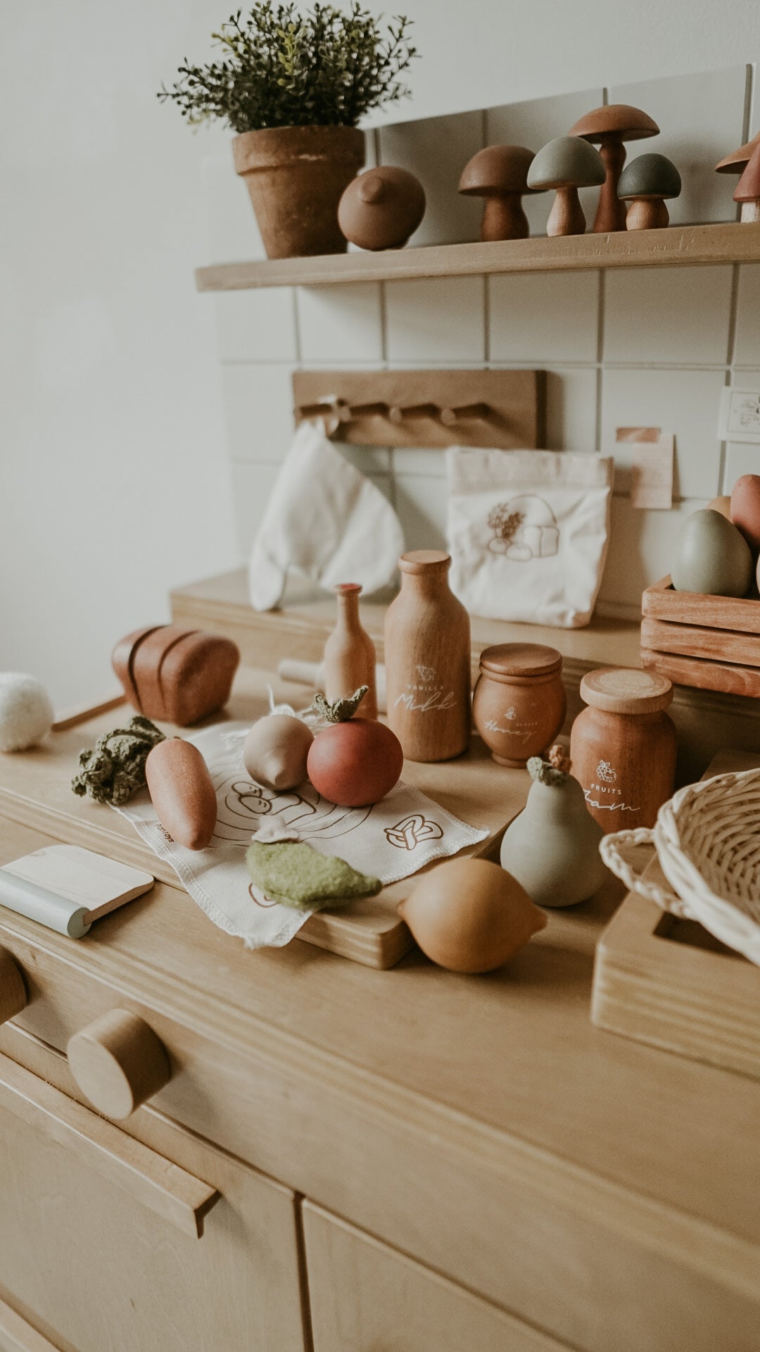 Wooden Fruit and Vegetables Set
