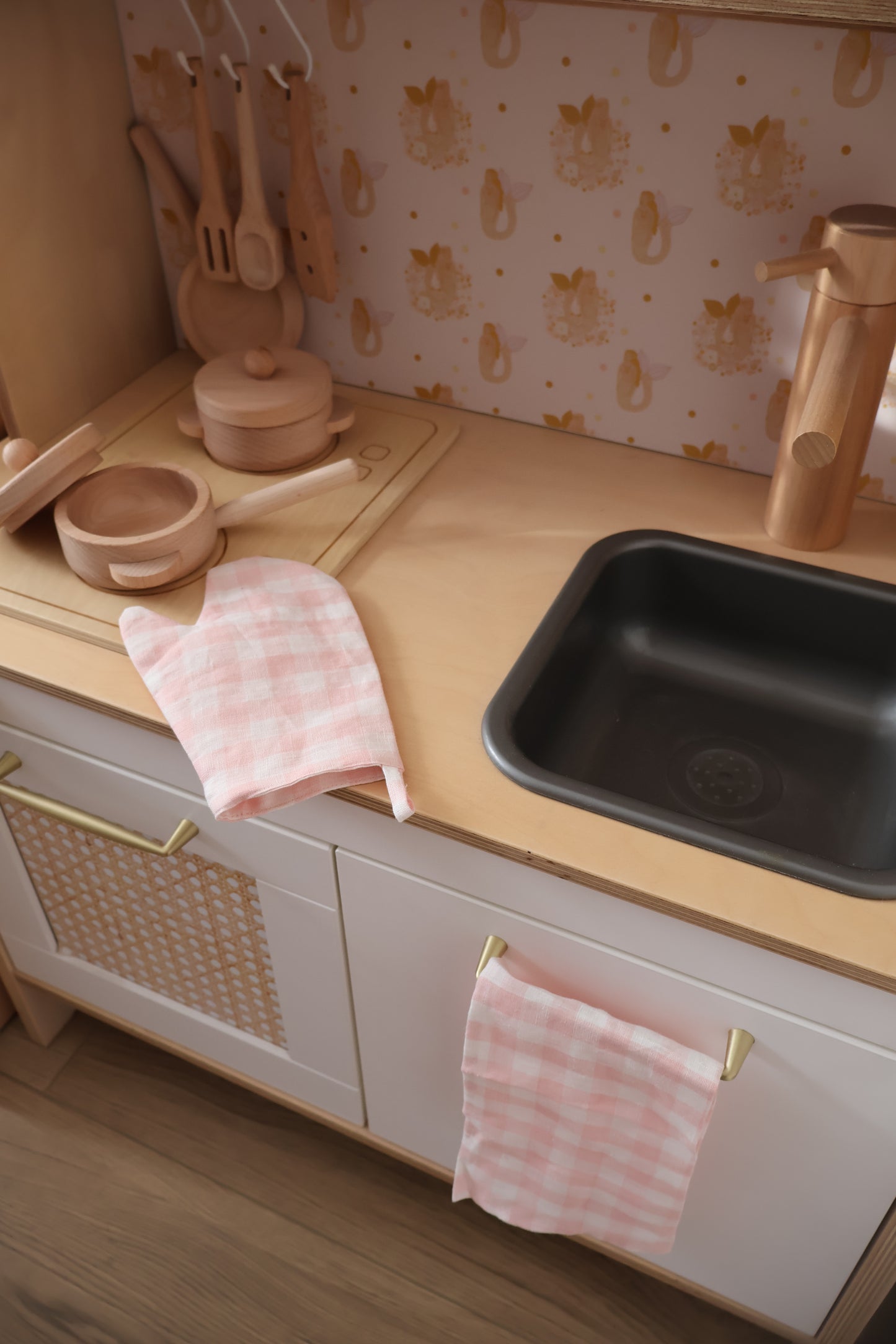 Blush Gingham Oven Mitt & Tea Towel