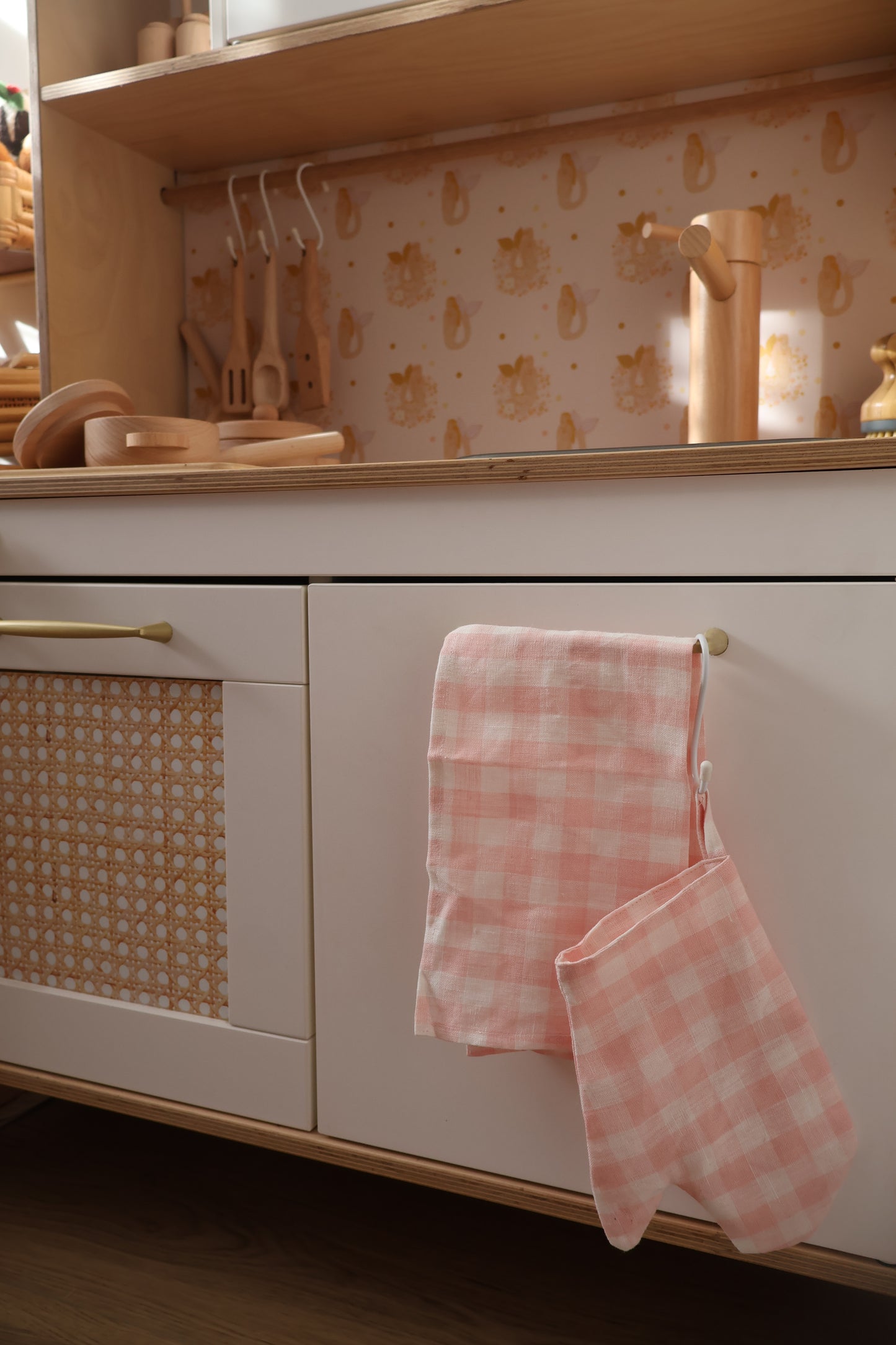Blush Gingham Oven Mitt & Tea Towel