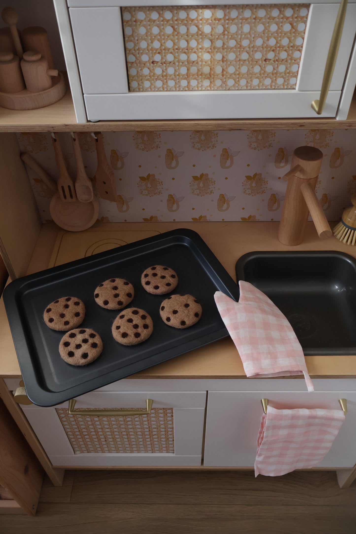 Blush Gingham Oven Mitt & Tea Towel