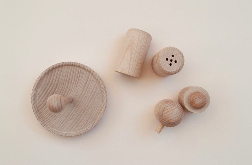 Wooden Salt & Pepper Shakers Set